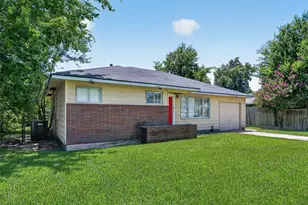 313 Greenbriar Dr, Baytown, TX 77520 - Photo 4