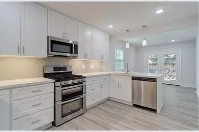 5704 Darling Street, Houston, TX 77007 - Photo 1