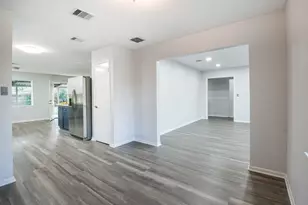 9111 Rentur Dr, Houston, TX 77031 - Photo 8