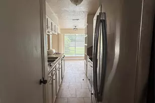 414 Dogwood St, Lake Jackson, TX 77566 - Photo 4