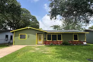 522 14th St N, Texas City, TX 77590 - Photo 1