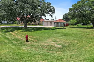 405 Park St, Anahuac, TX 77514 - Photo 4