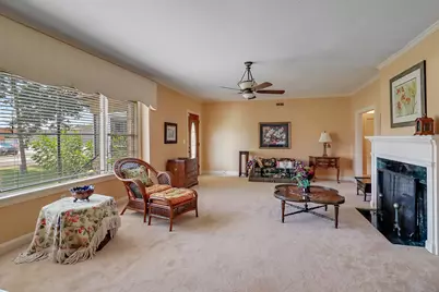 405 Park Street, Anahuac, TX 77514 - Photo 8