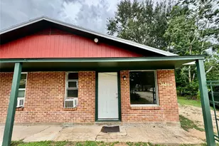 116 W Davitt St, Eagle Lake, TX 77434 - Photo 2