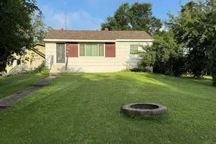 3027 8th Ave E, Hibbing, MN 55746 - Photo 1