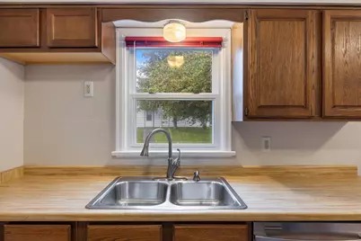 2219 W 22nd St, Duluth, MN 55811 - Photo 6