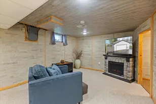 2219 W 22nd St, Duluth, MN 55811 - Photo 14