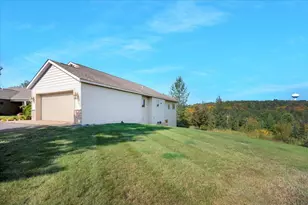 205 Bluffs Ridge Ct, Duluth, MN 55811 - Photo 30