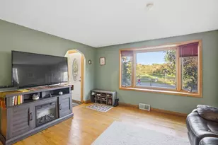 1123 Adams Ave, Eveleth, MN 55734 - Photo 14