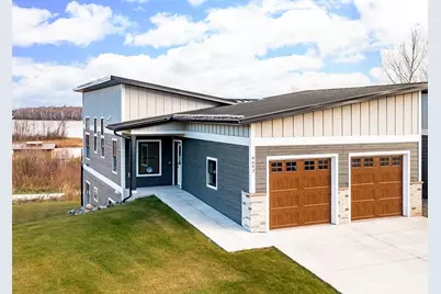 8602 Maynard Pl, Duluth, MN 55807 - Photo 1