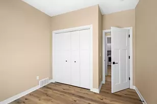 8602 Maynard Pl, Duluth, MN 55807 - Photo 16