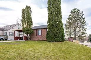 401 Memorial Dr, Buhl, MN 55713 - Photo 2