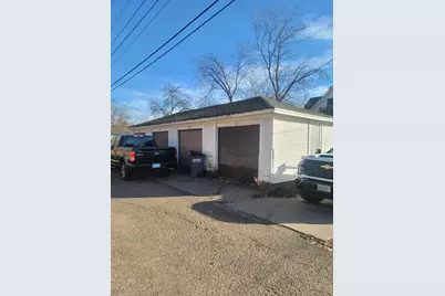 1109 E 3rd St, Duluth, MN 55805 - Photo 2