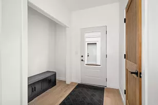 14 W Linden St, Duluth, MN 55811 - Photo 2