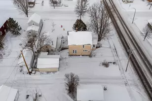 217 3rd Ave N, Chisholm, MN 55719 - Photo 6