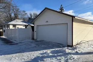 3101 W 2nd Ave, Hibbing, MN 55746 - Photo 2