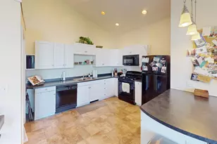 908 E Skyline Pkwy, Duluth, MN 55805 - Photo 16