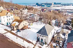 1812 W 3rd St, Duluth, MN 55806 - Photo 2