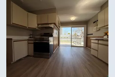 126 NW 5th St, Chisholm, MN 55719 - Photo 12