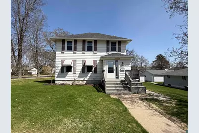 126 NW 5th St, Chisholm, MN 55719 - Photo 1