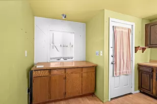 2826 W 3rd St, Duluth, MN 55806 - Photo 10