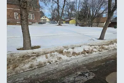 2724 2nd Ave E, Hibbing, MN 55746 - Photo 2