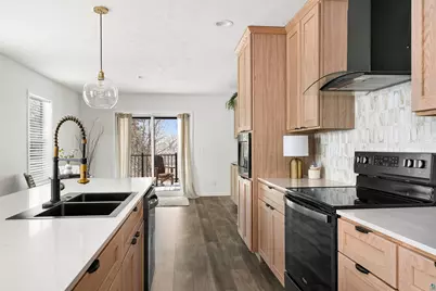 1914 E 1st St, Duluth, MN 55812 - Photo 16