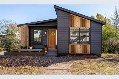 1914 E 1st St, Duluth, MN 55812 - Photo 1