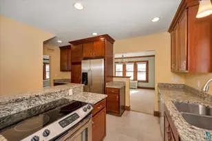 845 Grandview Ave, Duluth, MN 55812 - Photo 6