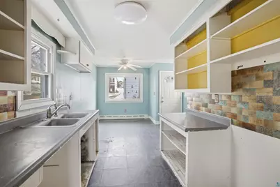 726 Summitt St, Eveleth, MN 55734 - Photo 8