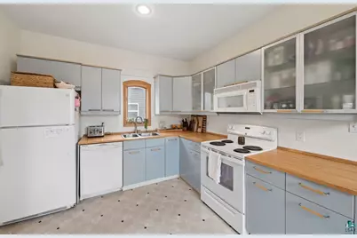 1015 14th Ave W, Ashland, WI 54806 - Photo 8