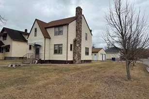 3001 W 3rd Ave, Hibbing, MN 55746 - Photo 2