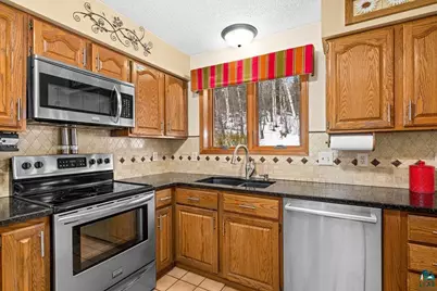 3241 Commonwealth Ave, Duluth, MN 55808 - Photo 18