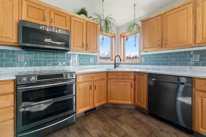 714 Creekside Cr, Duluth, MN 55811 - Photo 10