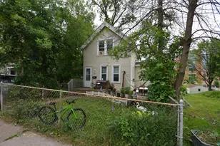 1026 E 3rd St, Duluth, MN 55805 - Photo 2
