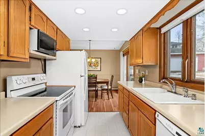 619 Leicester Ave, Duluth, MN 55803 - Photo 10