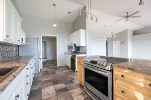1002 Martha St, Duluth, MN 55805 - Photo 10