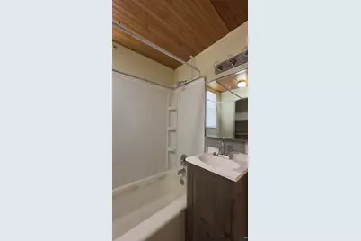 525 W 4th St, Duluth, MN 55806 - Photo 12