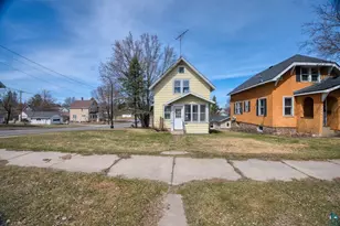 230 2nd St NW, Chisholm, MN 55719 - Photo 1