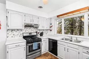 4011 Pitt St, Duluth, MN 55804 - Photo 8