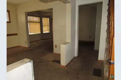 2629 W 2nd St, Duluth, MN 55806 - Photo 2
