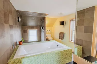 617 W 2nd St, Duluth, MN 55806 - Photo 28
