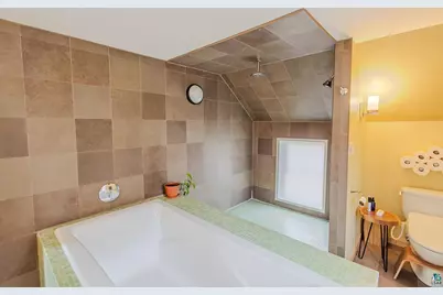 617 W 2nd St, Duluth, MN 55806 - Photo 30