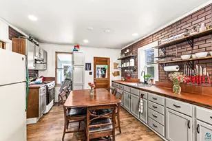 424 E 13th St, Duluth, MN 55811 - Photo 8