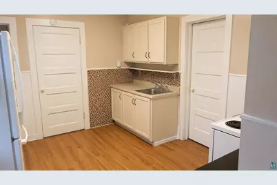 2713 W 3rd St, Duluth, MN 55806 - Photo 2