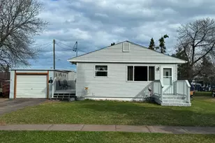 11 Edwards Dr, Silver Bay, MN 55614 - Photo 1