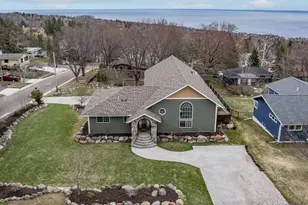 1524 Boulevard Pl, Duluth, MN 55811 - Photo 1