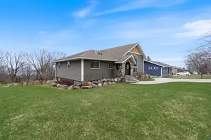 1524 Boulevard Pl, Duluth, MN 55811 - Photo 2