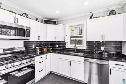 2820 E 2nd St, Duluth, MN 55812 - Photo 20