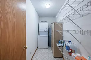 2506 E 21st Ave, Hibbing, MN 55746 - Photo 12
